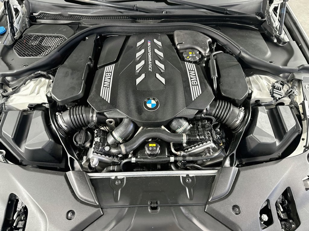 Used 2021 BMW M550i xDrive AWD/4WD image 31
