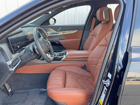 Used 2023 BMW 760i xDrive image 19