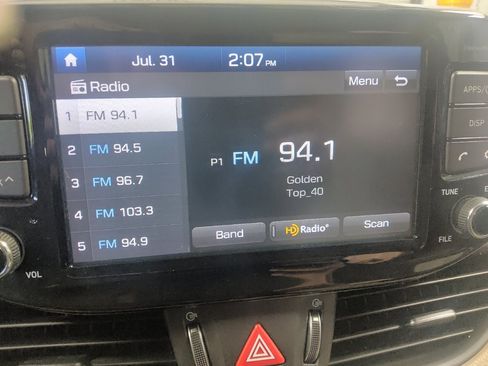 Used 2019 Hyundai Elantra GT FWD image 25
