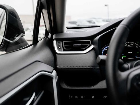 Used 2025 Toyota RAV4 XLE w/ Convenience Package image 15