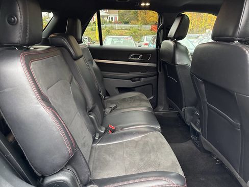 Used 2019 Ford Explorer XLT w/ Equipment Group 202A image 16