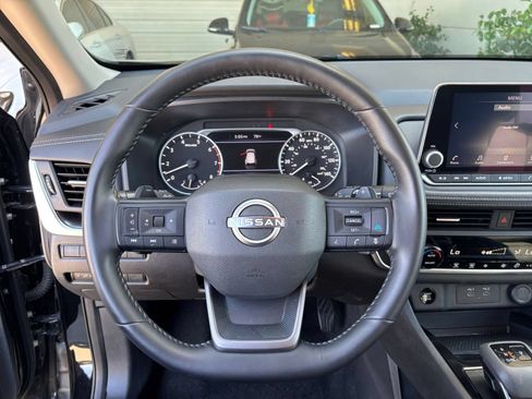 Used 2025 Nissan Rogue SV FWD image 25