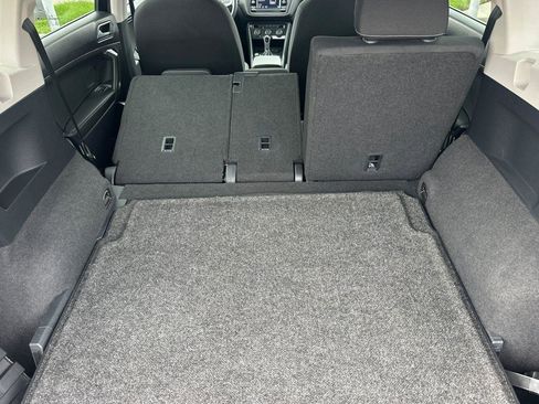 Used 2022 Volkswagen Tiguan S image 16