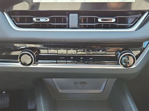 New 2026 Chevrolet Equinox LT image 14