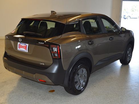 Used 2025 Nissan Kicks S FWD image 3