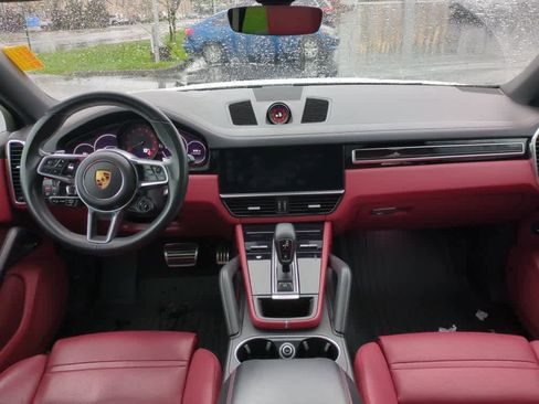Used 2023 Porsche Cayenne S image 5