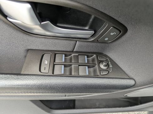 Used 2017 Land Rover Range Rover Evoque SE image 10