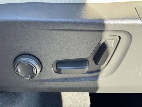 Certified 2023 Volvo XC40 B5 Plus w/ Driver Assist Package image 18