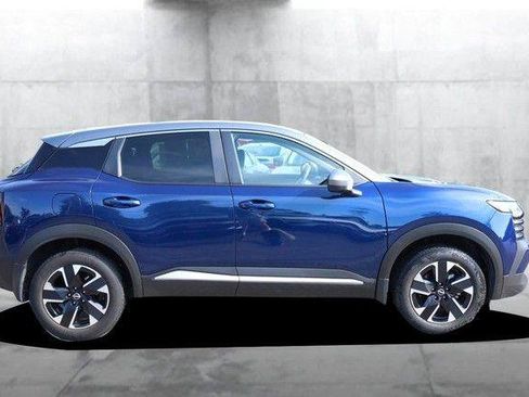 Used 2025 Nissan Kicks SV AWD/4WD image 5