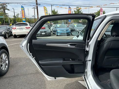 Used 2017 Ford Fusion SE image 14