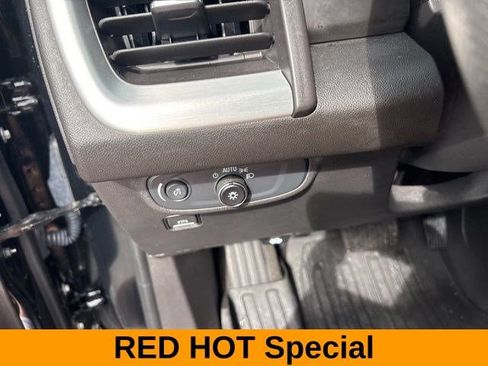 Used 2024 GMC Terrain SLE w/ Driver Convenience Package FWD image 19