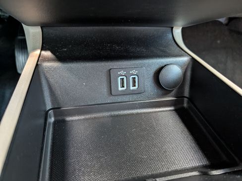Used 2019 Ford Fusion SE FWD image 33