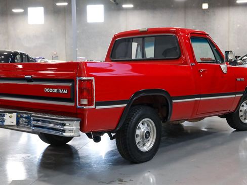 Used 1992 Dodge D/W Truck 150 RWD image 6