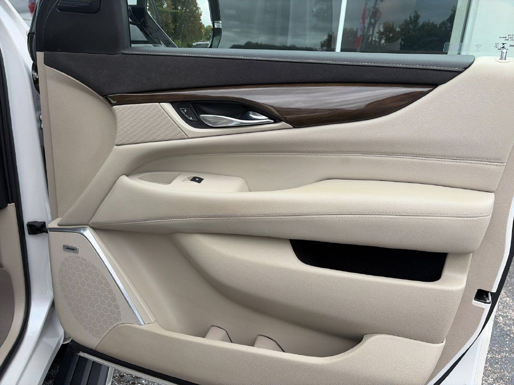 Used 2020 Cadillac Escalade Premium Luxury AWD/4WD image 22