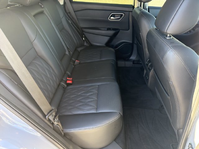 Certified 2025 Nissan Rogue Platinum AWD/4WD image 17
