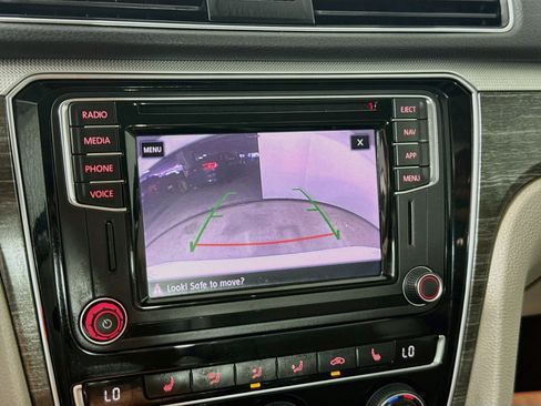 Used 2018 Volkswagen Passat 2.0T SE FWD image 14