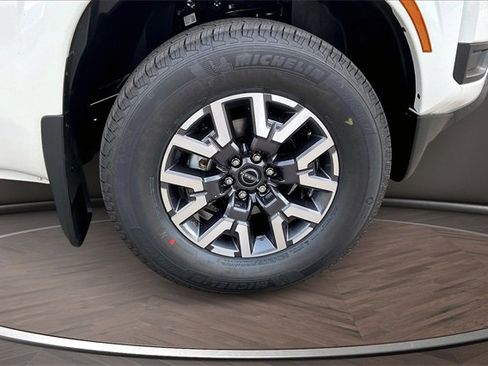 New 2026 Nissan Frontier 4x4 Crew Cab image 12