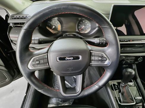 Used 2022 Jeep Compass Trailhawk w/ Trailhawk Convenience Group AWD/4WD image 11