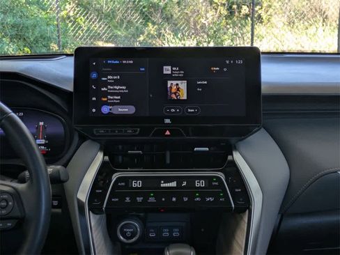 Used 2024 Toyota Venza Limited image 23