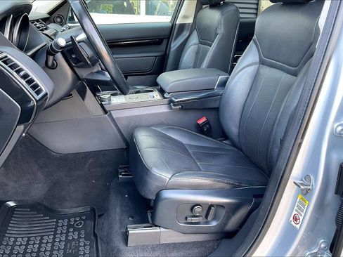 Used 2020 Land Rover Discovery SE AWD/4WD image 19