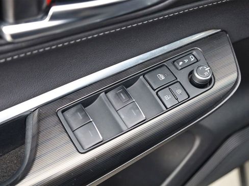 Used 2022 Toyota Venza Limited image 42