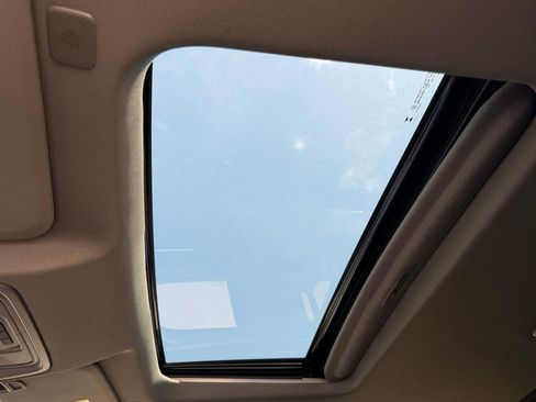 Used 2025 GMC Sierra 1500 SLT w/ SLT Premium Package image 18