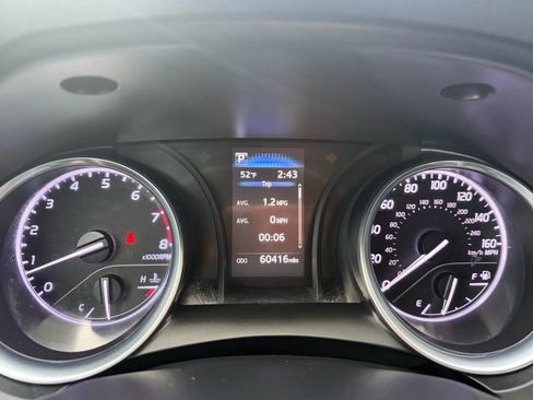 Used 2020 Toyota Camry LE image 10