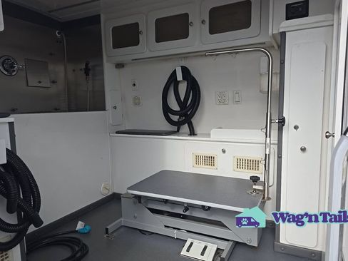 Used 2024 Mercedes-Benz Sprinter 2500 w/ Acoustic Package image 10