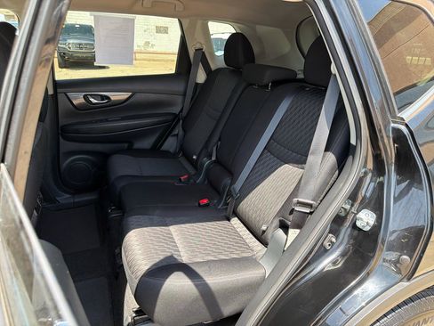 Used 2018 Nissan Rogue SV AWD/4WD image 30