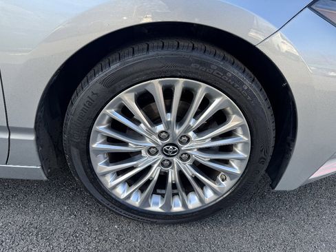 Used 2019 Toyota Avalon Limited FWD image 27