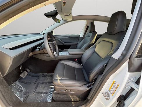 Used 2026 Tesla Model Y Long Range image 2