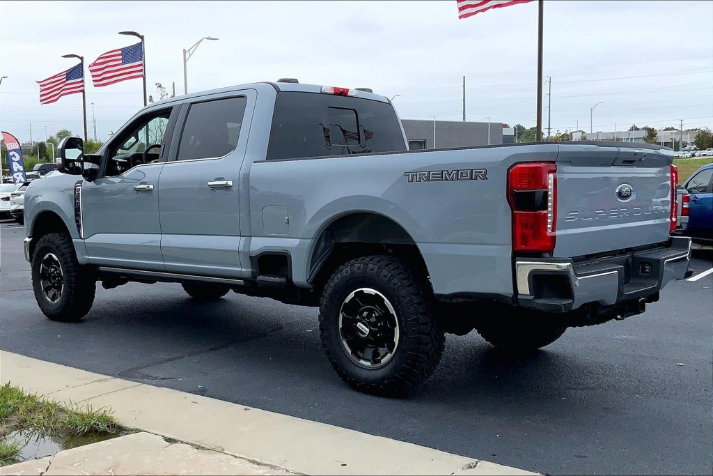 Used 2026 Ford F350 Lariat w/ Tremor Off-Road Package AWD/4WD image 2