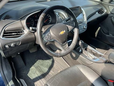 Used 2019 Chevrolet Malibu LT w/ Leather Package FWD image 8