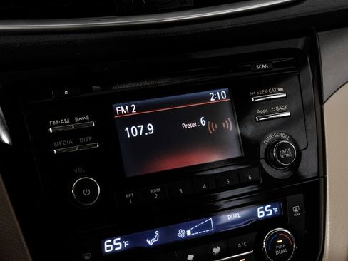 Used 2015 Nissan Rogue SV image 29