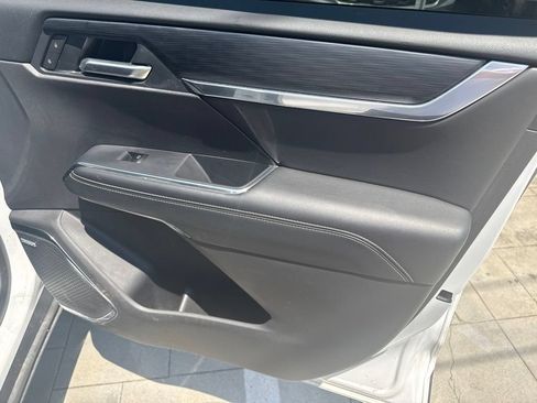 Used 2025 GMC Acadia Elevation FWD image 13