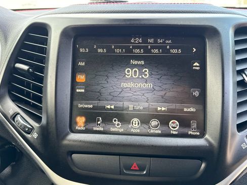 Used 2015 Jeep Cherokee Trailhawk w/ Trailer Tow Group AWD/4WD image 18