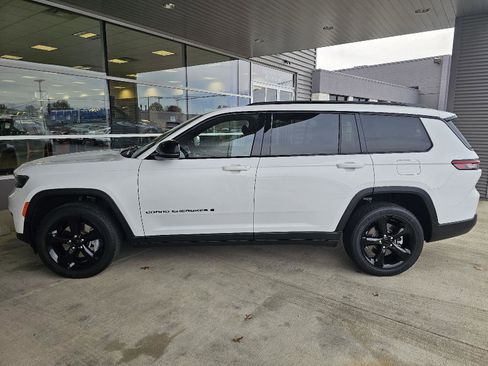 Used 2021 Jeep Grand Cherokee L Laredo image 2