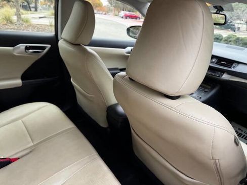 Used 2013 Lexus CT 200h image 19