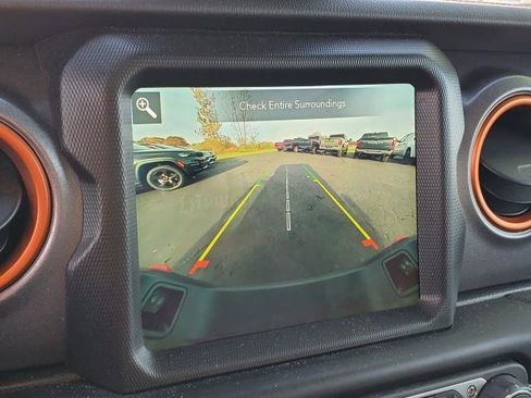 Used 2022 Jeep Gladiator Mojave w/ Cold Weather Group image 16