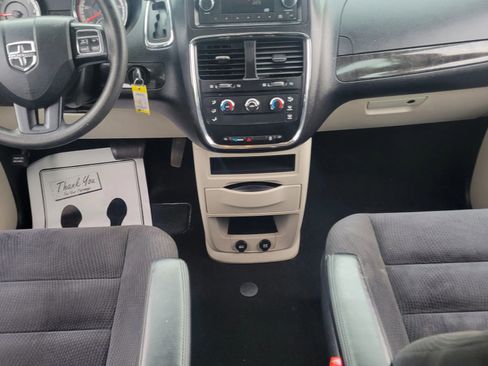 Used 2015 Dodge Grand Caravan American Value Package FWD image 9
