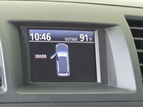 Used 2012 Toyota Highlander SE w/ Tow Pkg FWD image 17