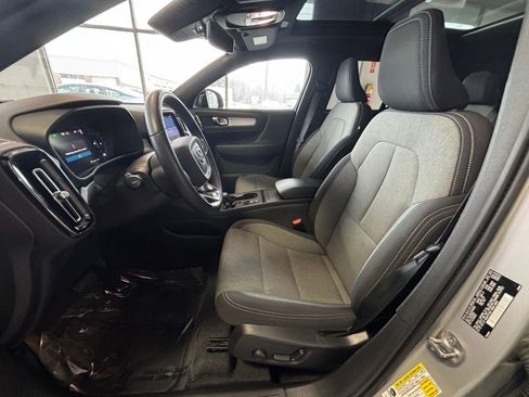 Used 2024 Volvo XC40 B5 Core image 29