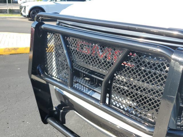 Used 2023 GMC Yukon AT4 w/ AT4 Premium Package AWD/4WD image 10