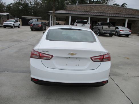 Used 2021 Chevrolet Malibu LT image 12