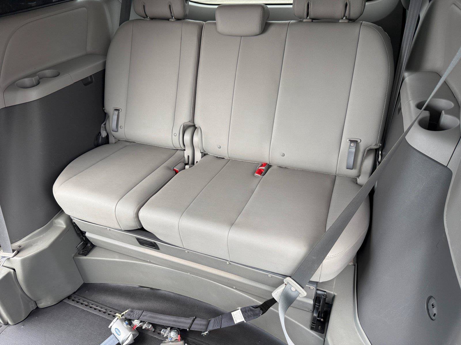 Used 2017 Toyota Sienna XLE w/ XLE Navigation Package FWD image 14
