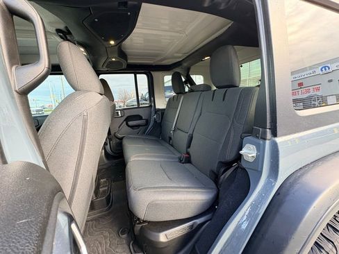 Used 2024 Jeep Wrangler Unlimited image 10