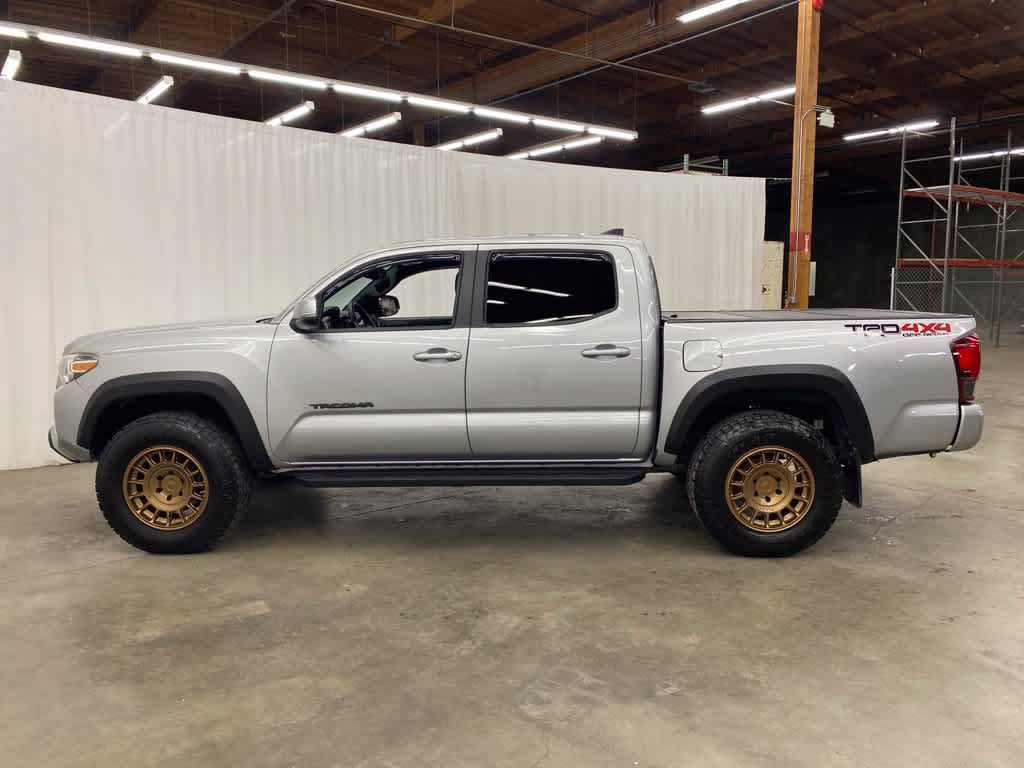 Used 2018 Toyota Tacoma TRD Off-Road AWD/4WD image 3