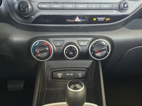 Used 2024 Hyundai Venue SE image 22