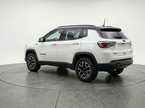 Used 2025 Jeep Compass Trailhawk image 6