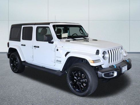 Used 2023 Jeep Wrangler Unlimited Sahara AWD/4WD image 10